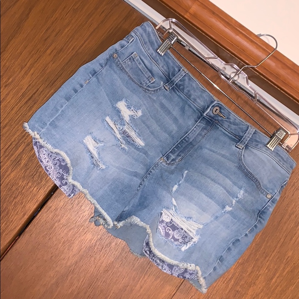 Arizona Ripped Jean shorts
